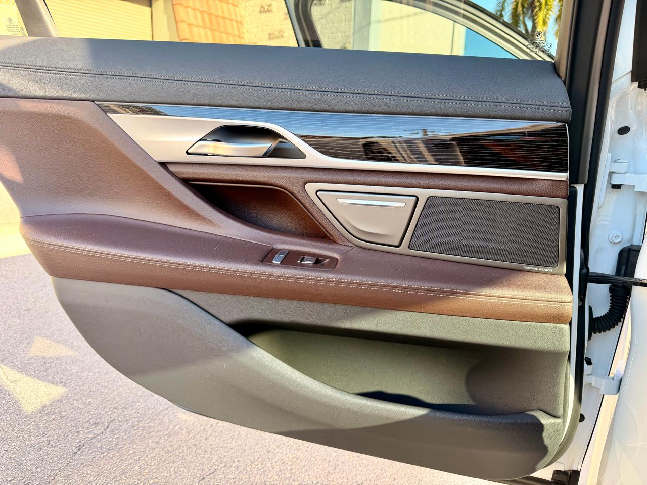 BMW 7-Series  2020