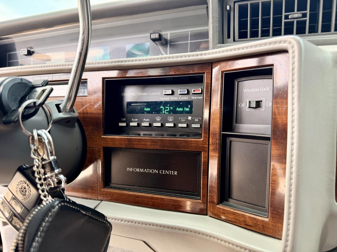 Cadillac DeVille Sedan 1993