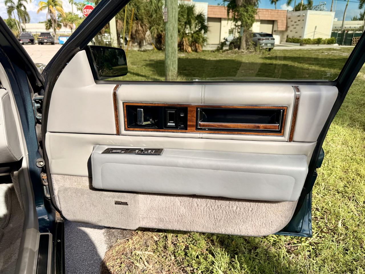 Cadillac DeVille Sedan 1993