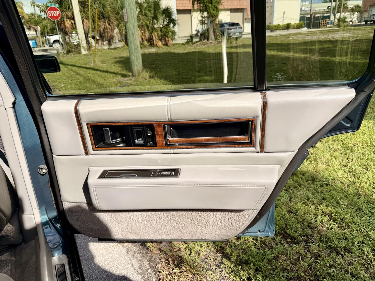 Cadillac DeVille Sedan 1993