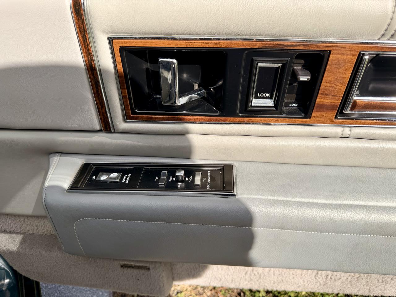 Cadillac DeVille Sedan 1993
