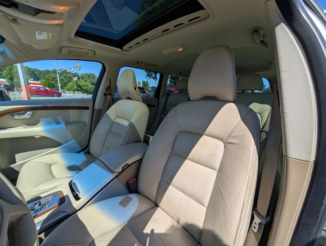 Volvo XC70  2011