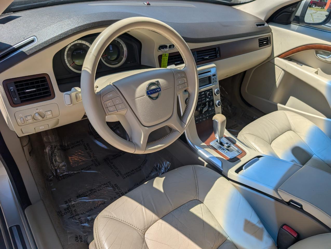 Volvo XC70  2011