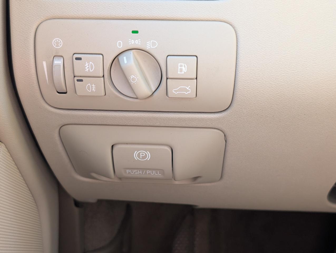 Volvo XC70  2011
