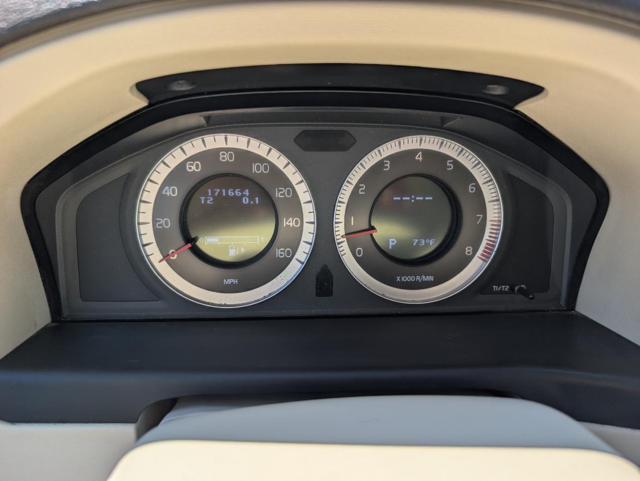 Volvo XC70  2011