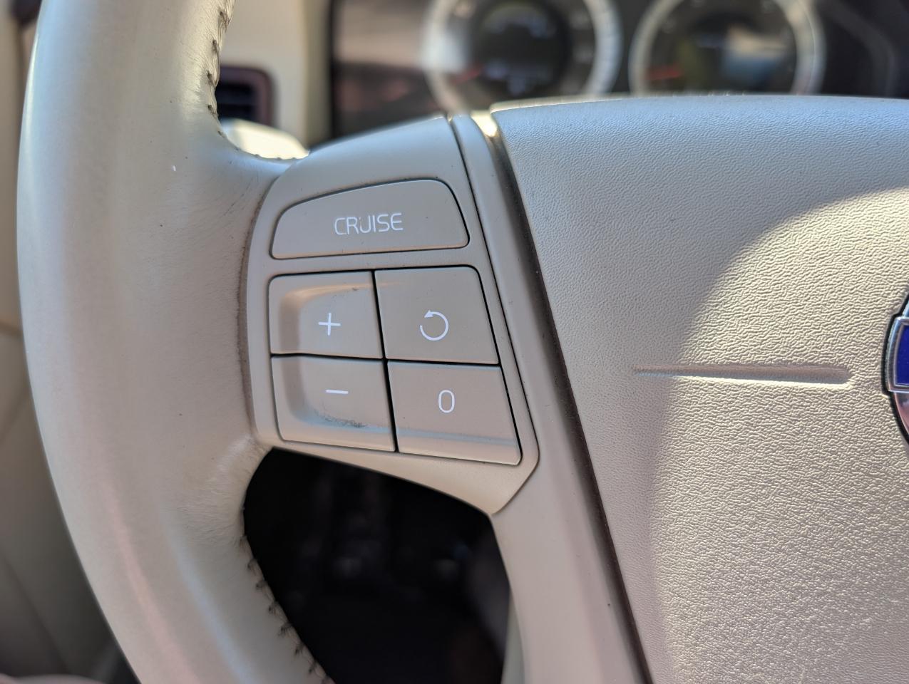 Volvo XC70  2011
