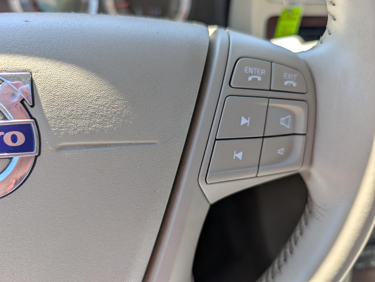 Volvo XC70  2011
