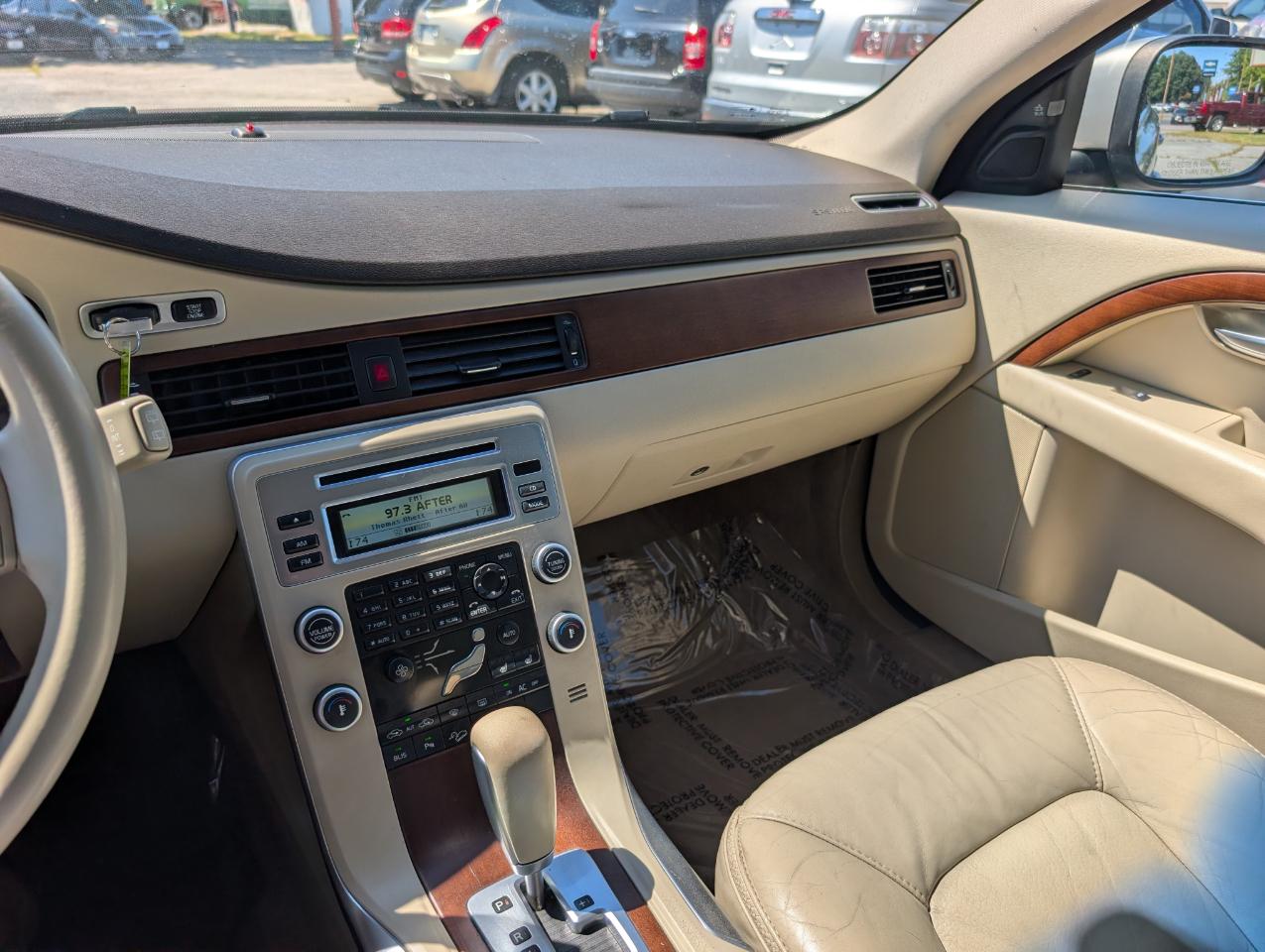 Volvo XC70  2011