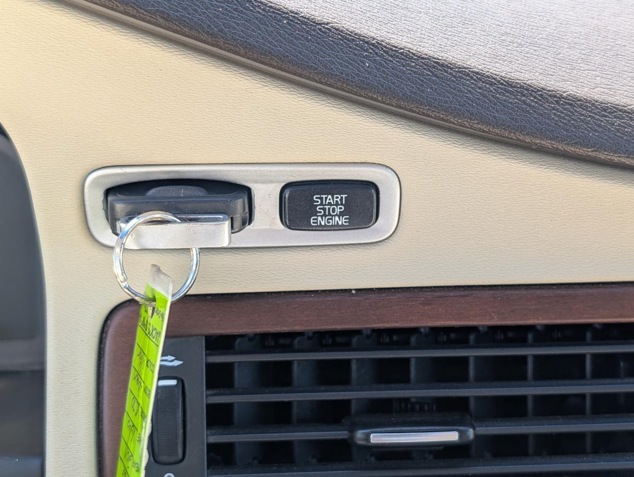 Volvo XC70  2011