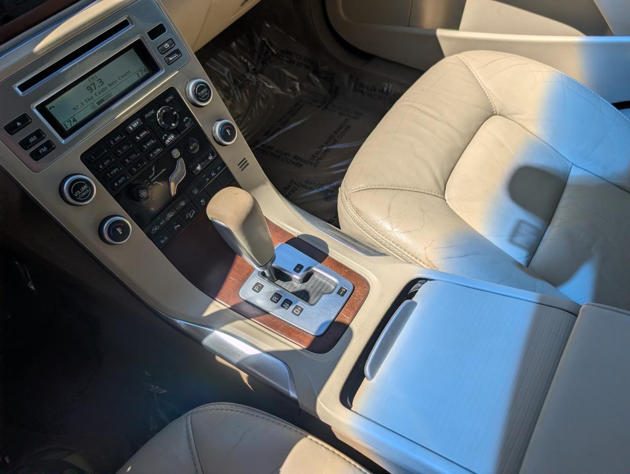 Volvo XC70  2011