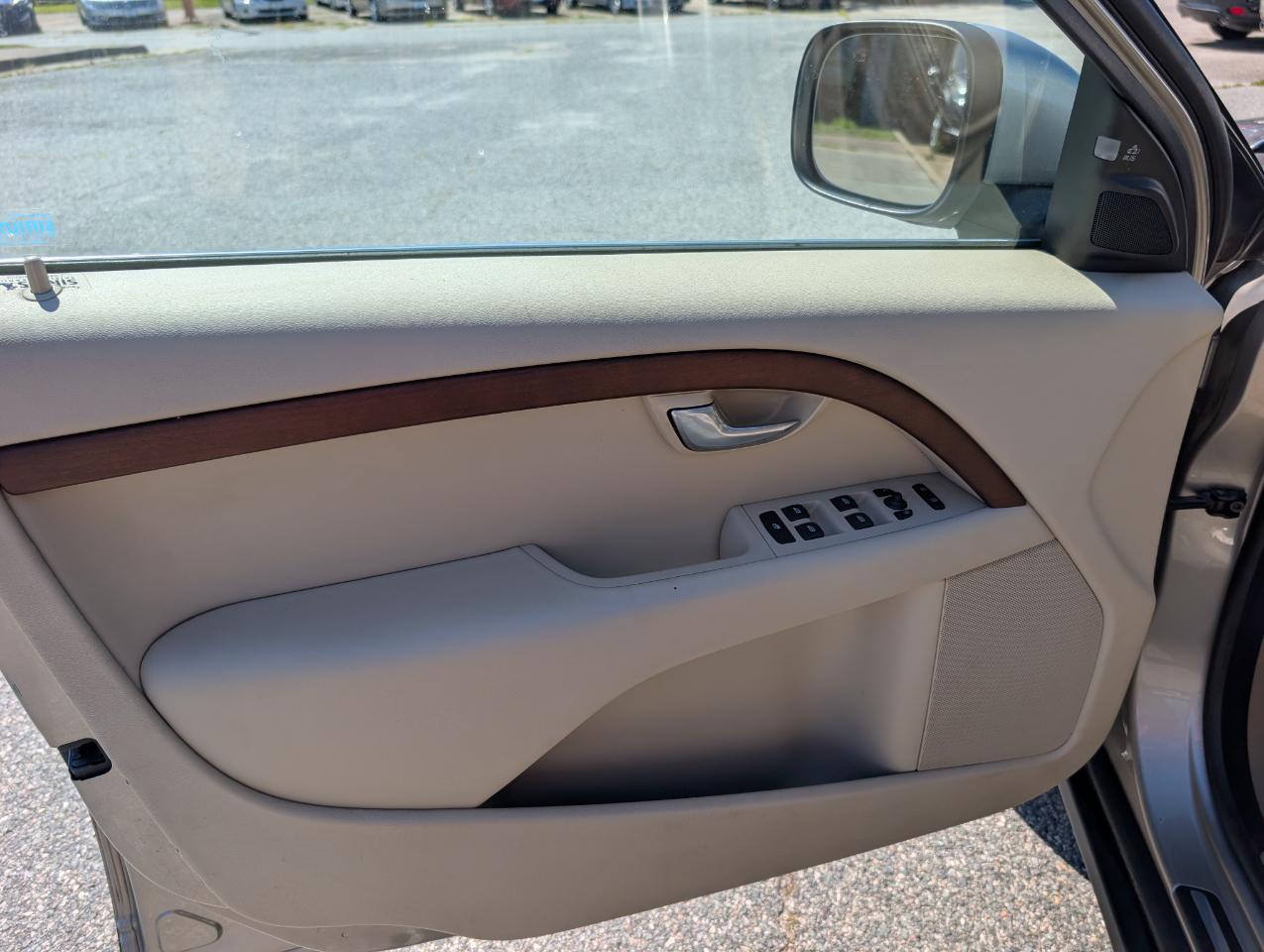 Volvo XC70  2011