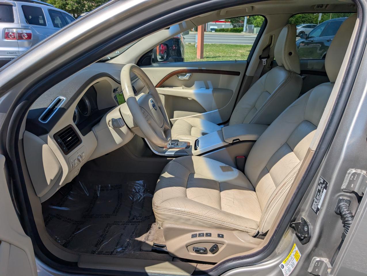 Volvo XC70  2011