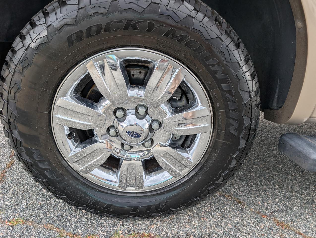 Ford F-150 4WD SuperCrew 145" Lariat 2012