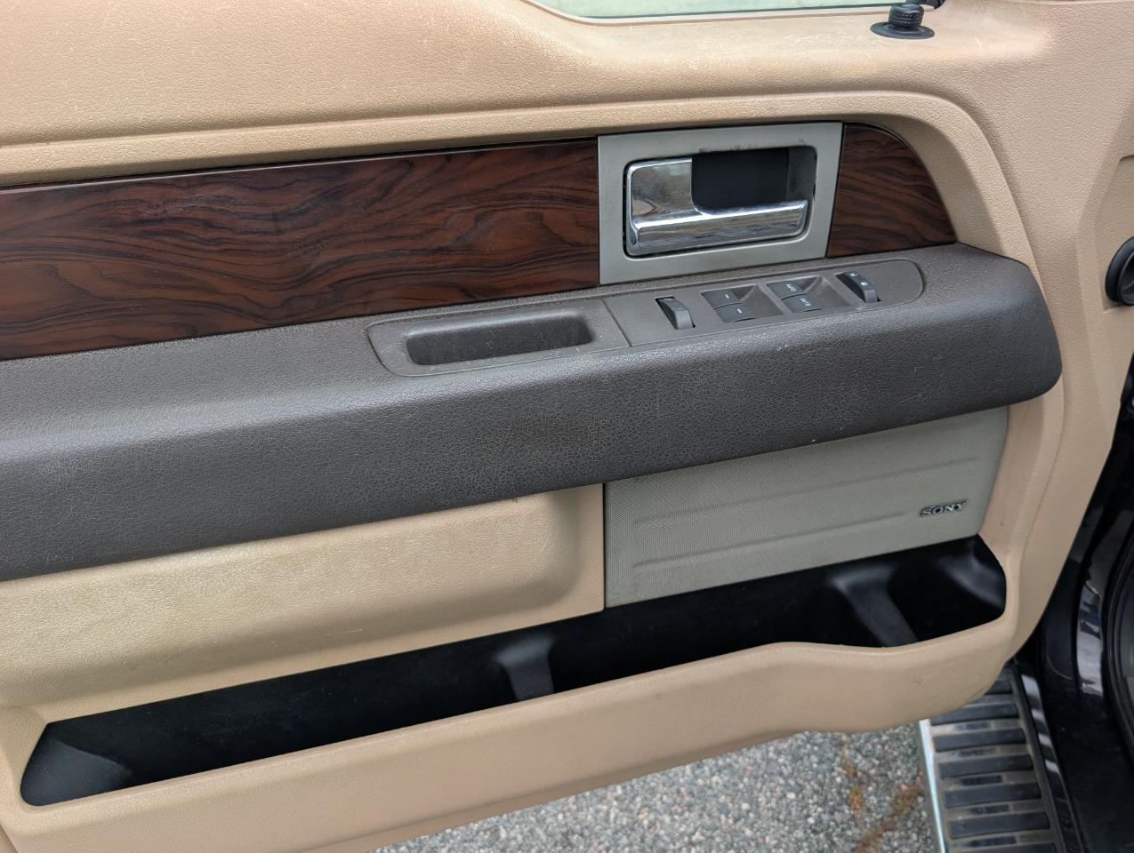 Ford F-150 4WD SuperCrew 145" Lariat 2012