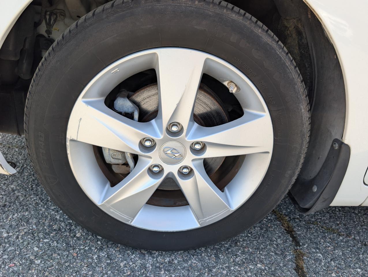 Hyundai Elantra  2013