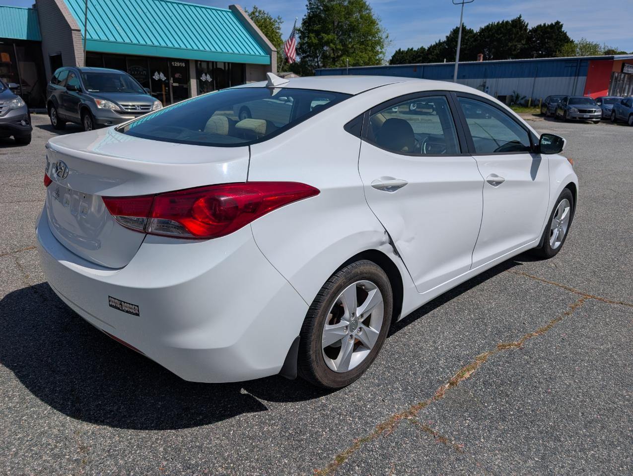 Hyundai Elantra  2013