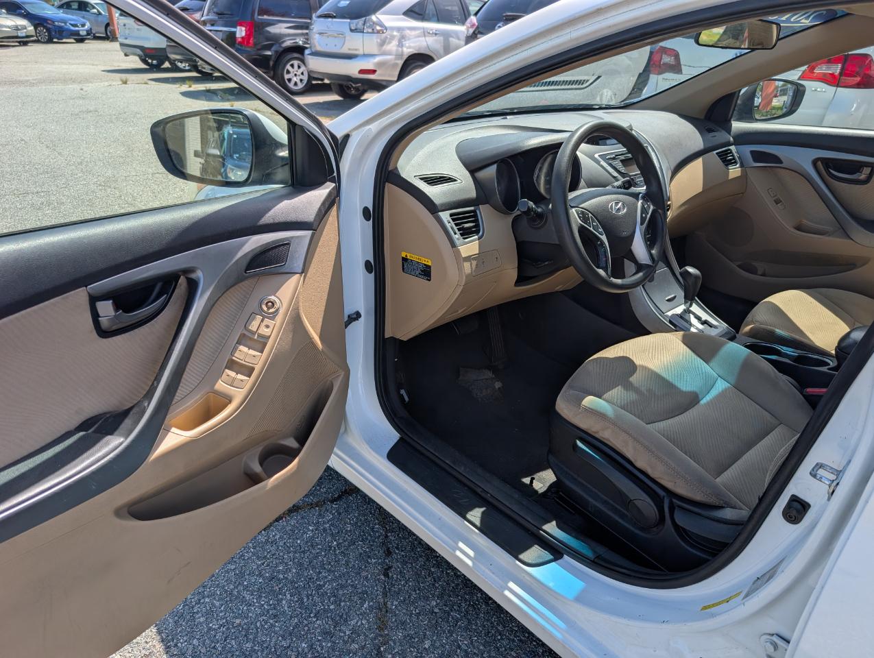 Hyundai Elantra  2013