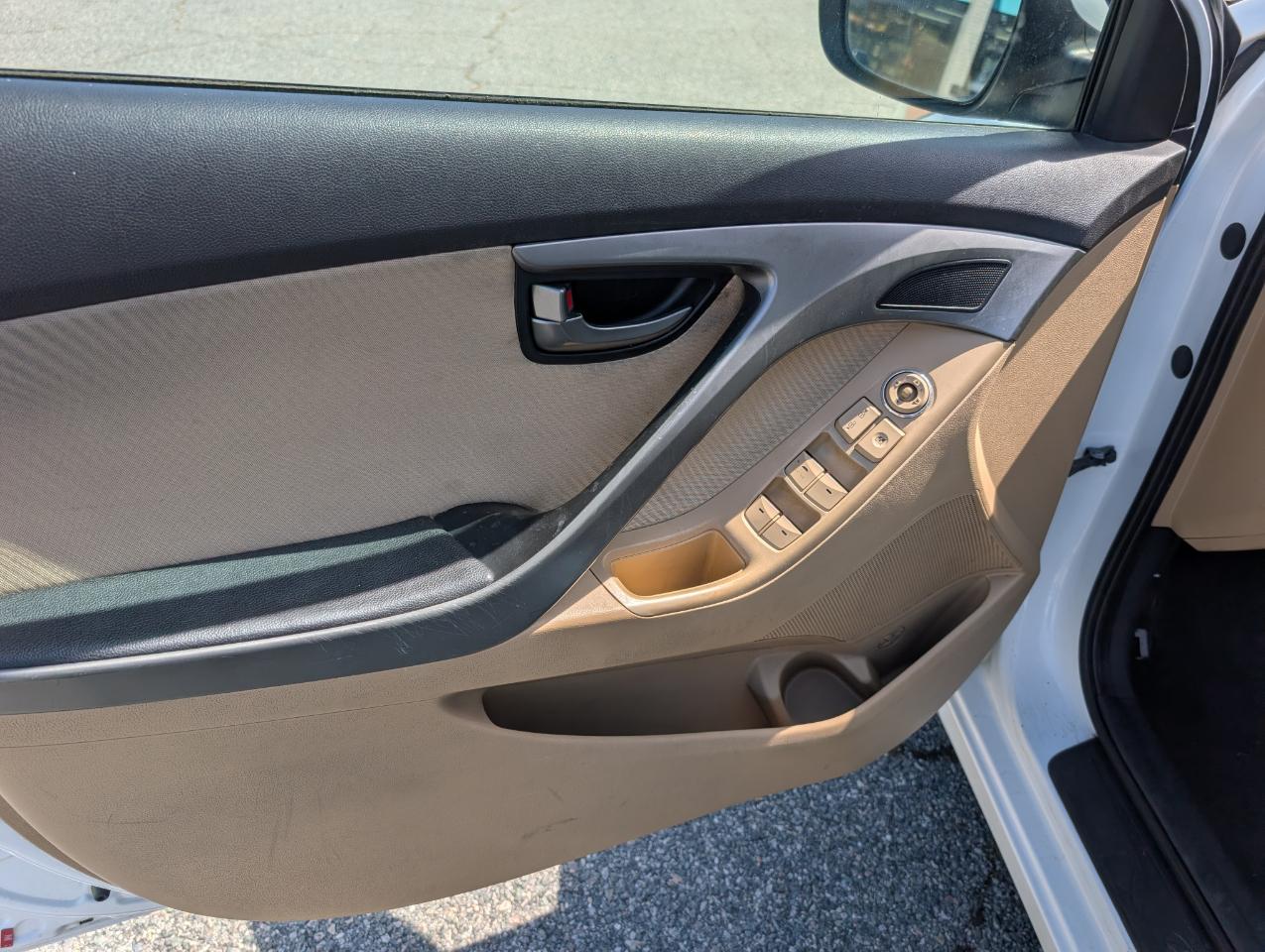 Hyundai Elantra  2013