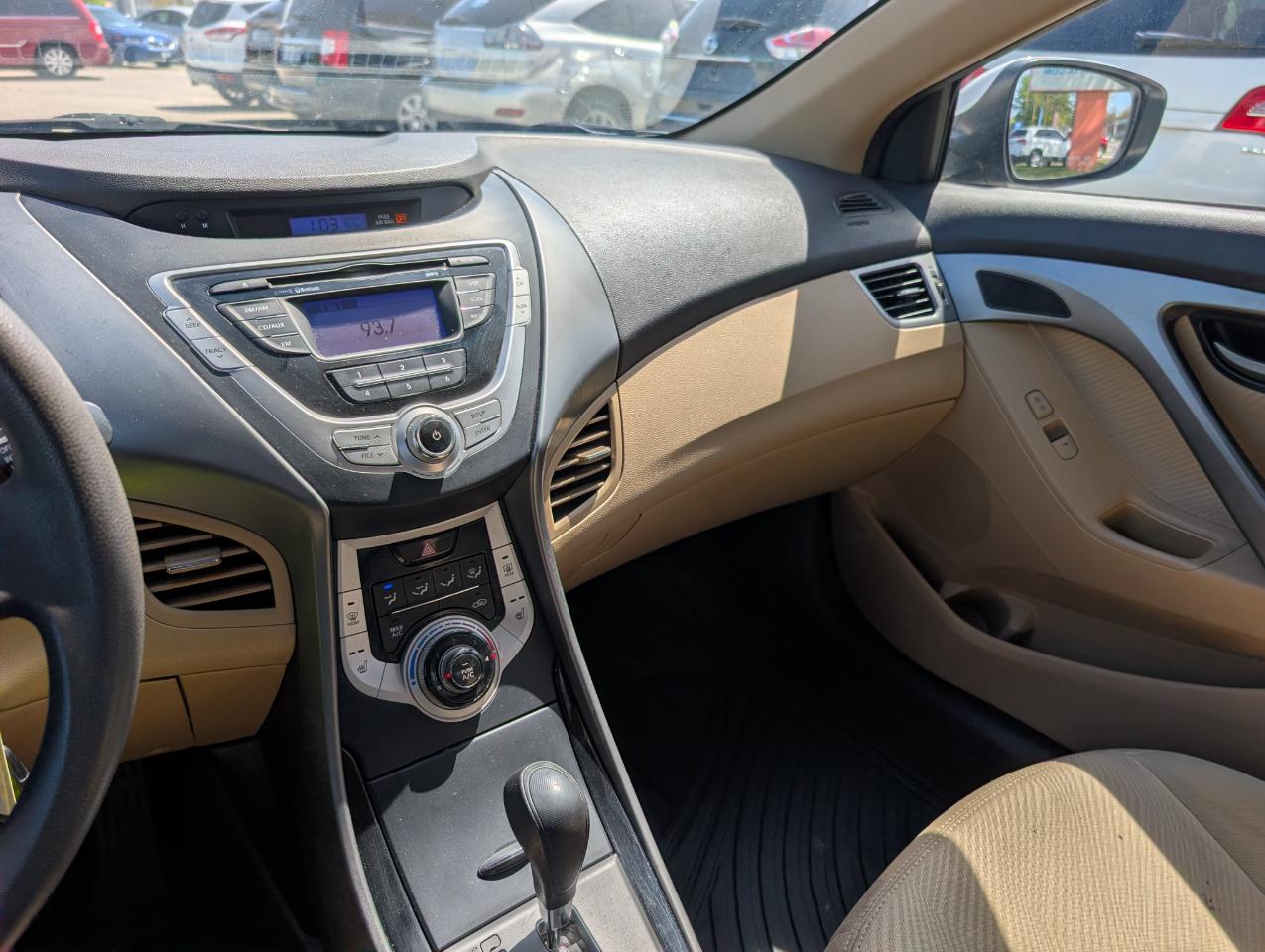Hyundai Elantra  2013