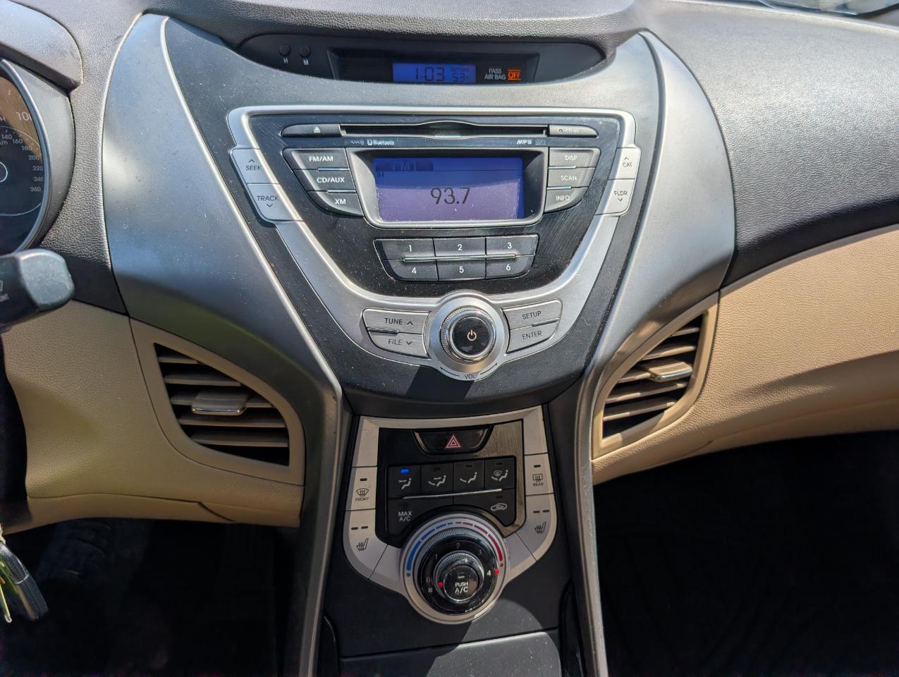 Hyundai Elantra  2013
