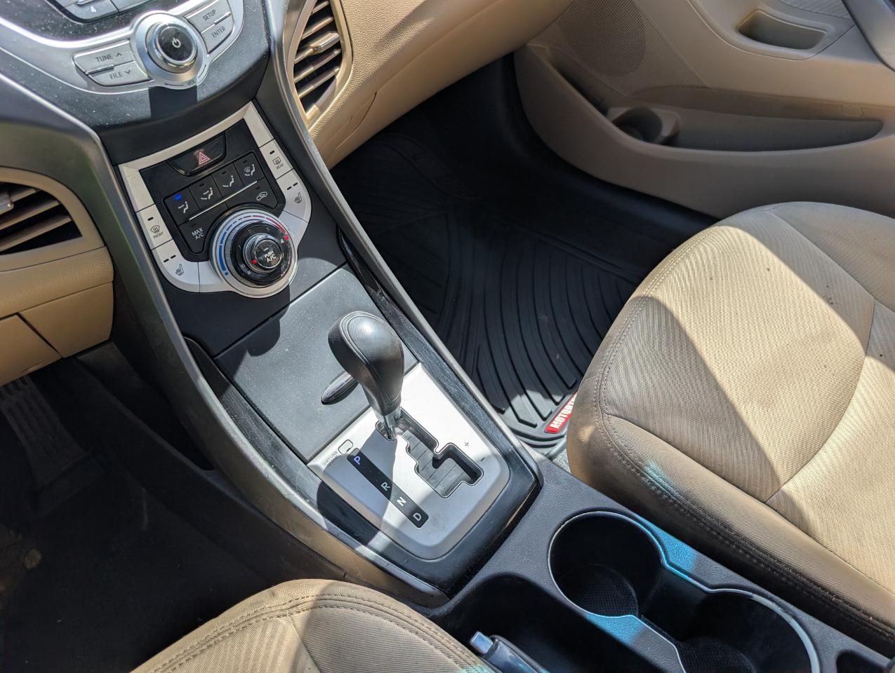 Hyundai Elantra  2013