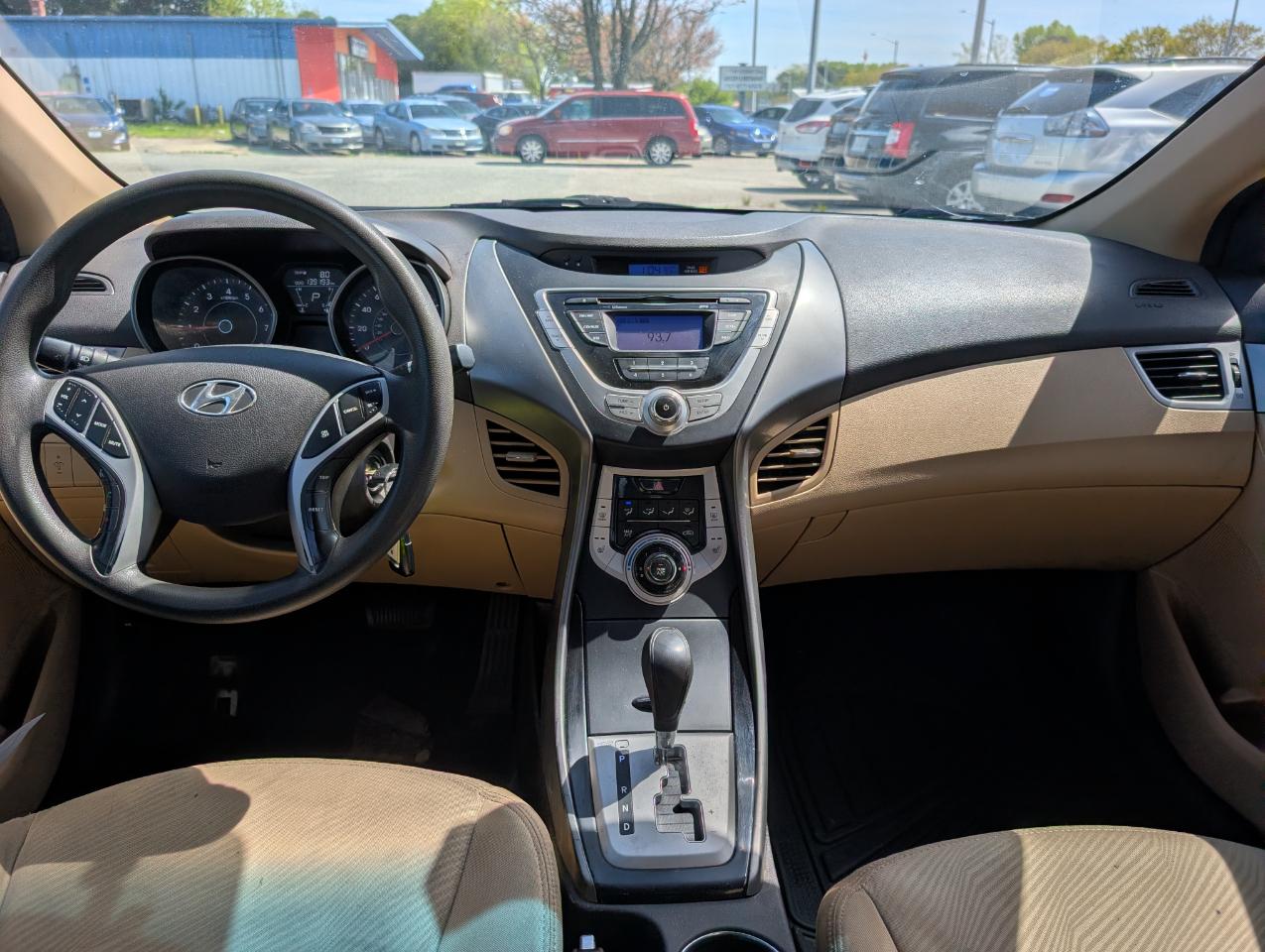 Hyundai Elantra  2013