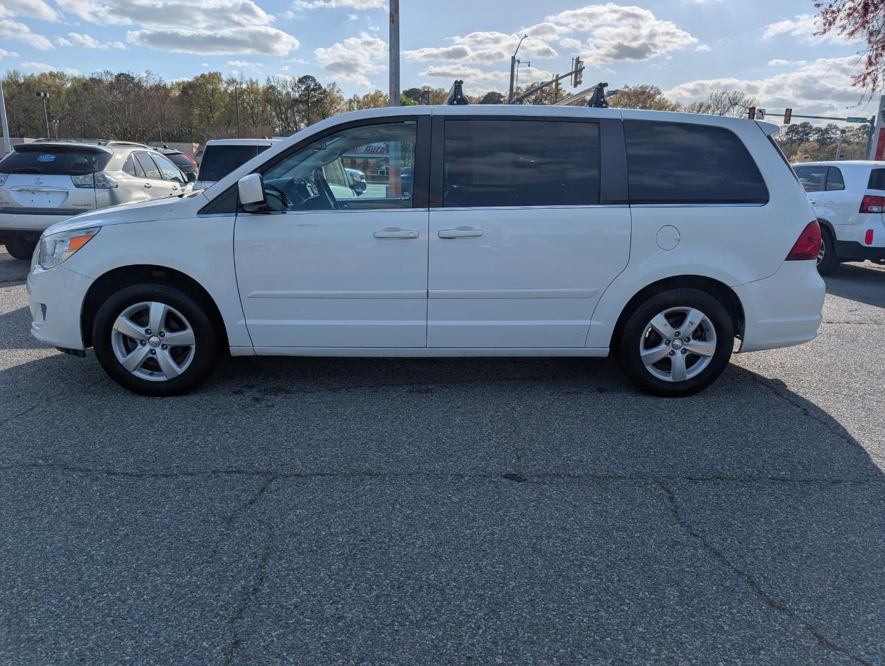 Volkswagen Routan  2010
