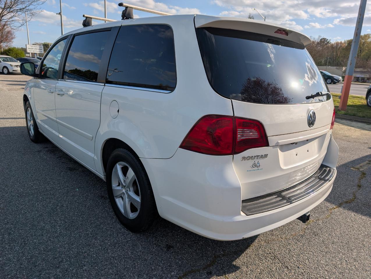 Volkswagen Routan  2010