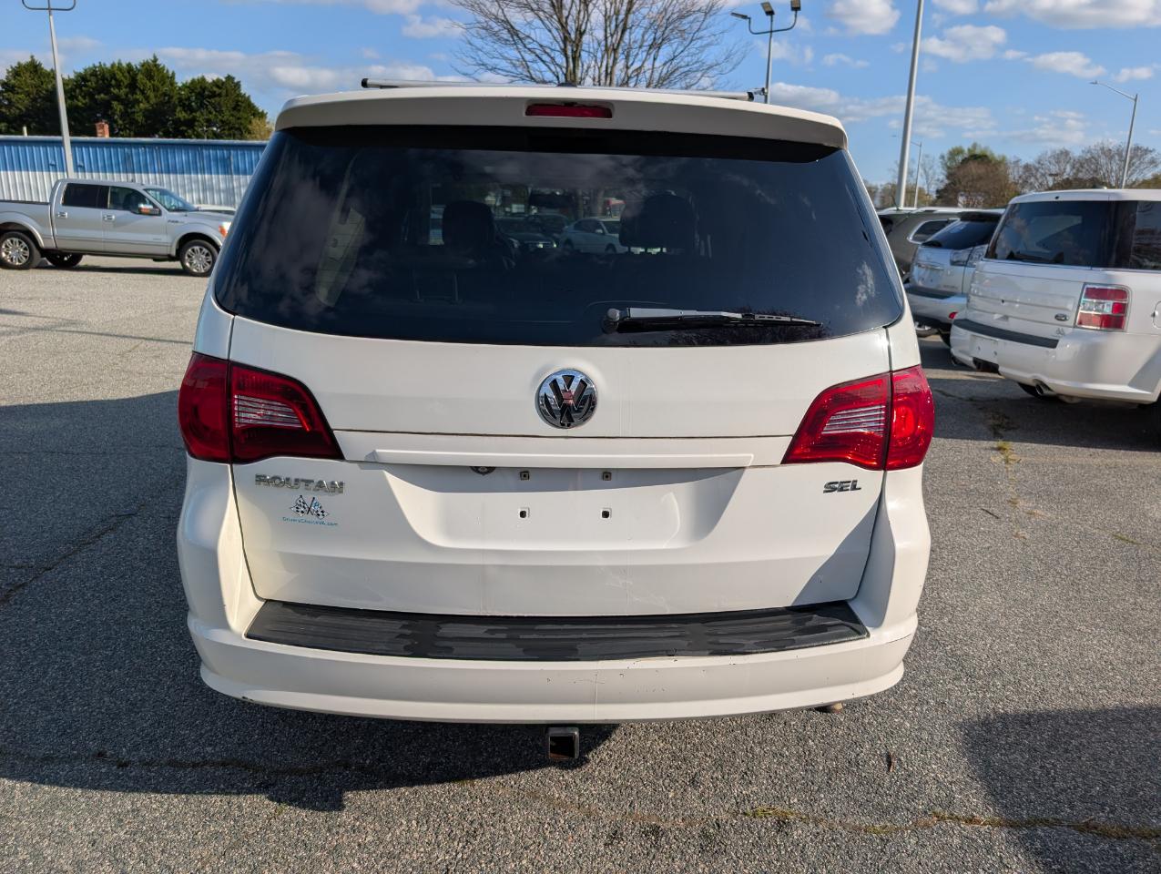 Volkswagen Routan  2010