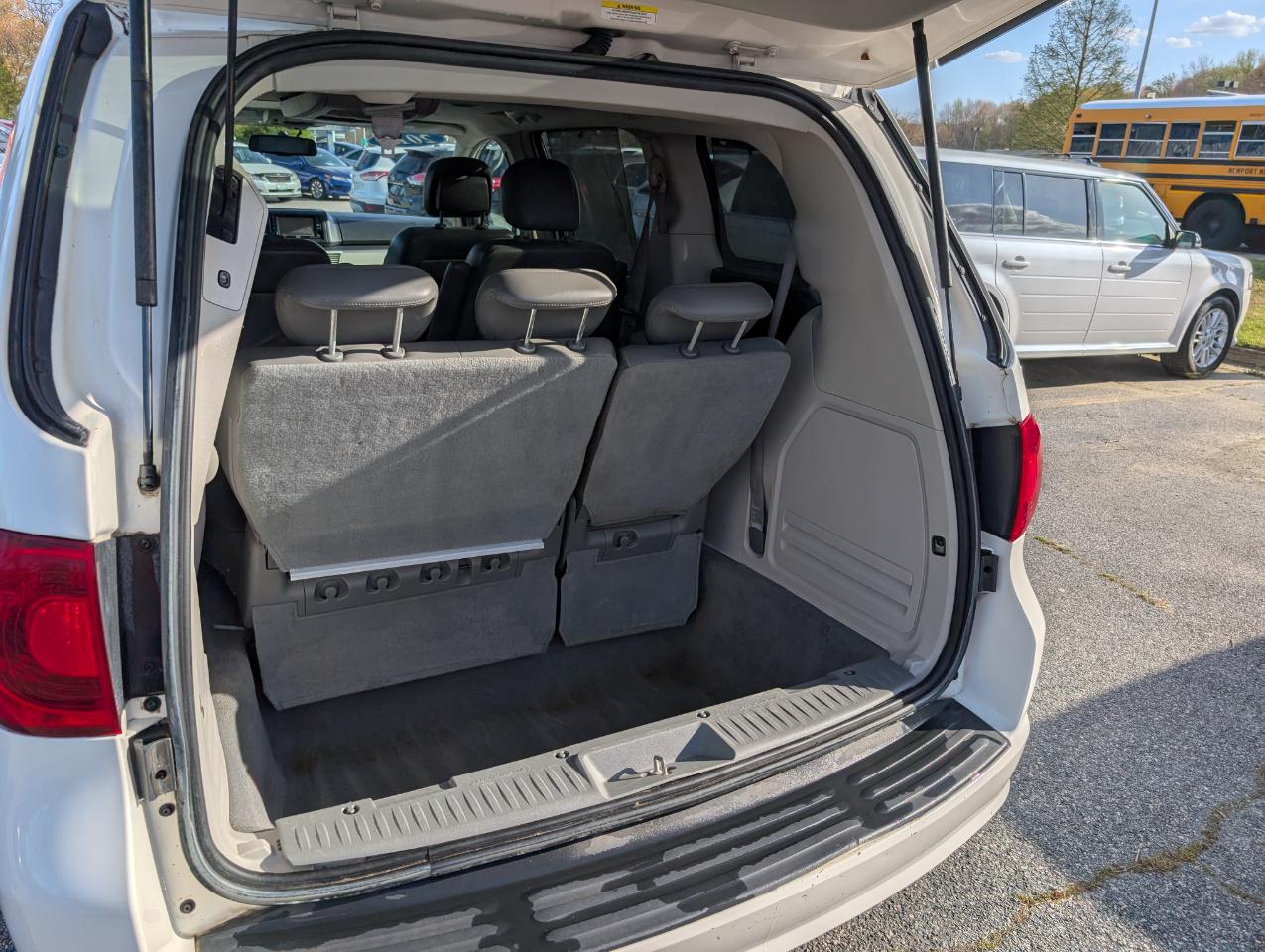 Volkswagen Routan  2010