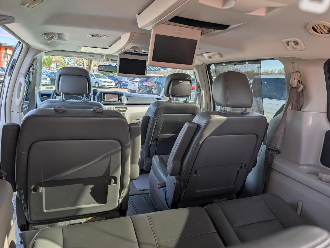 Volkswagen Routan  2010
