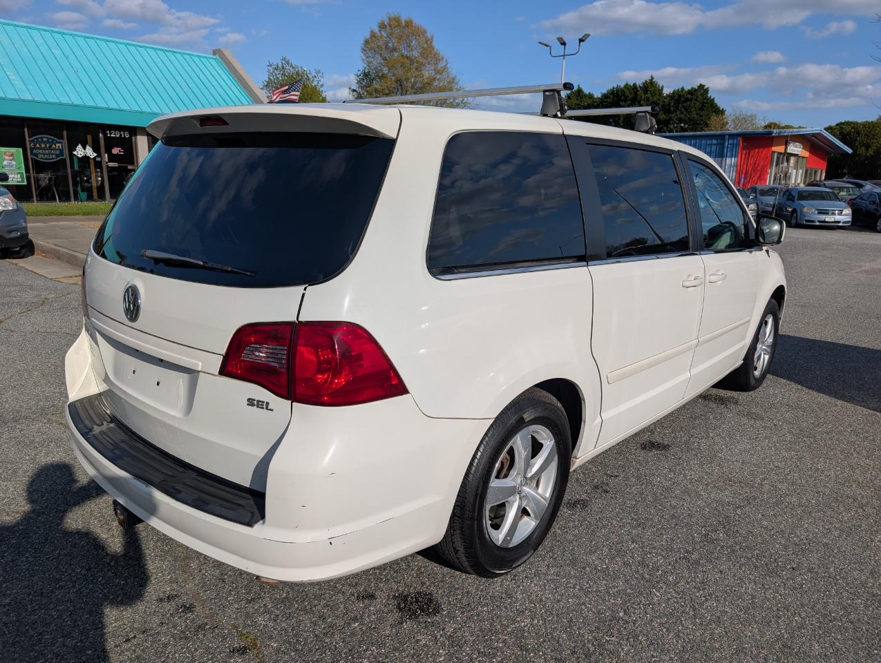 Volkswagen Routan  2010