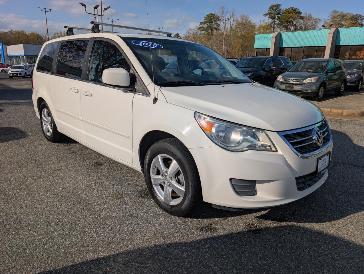 Volkswagen Routan  2010
