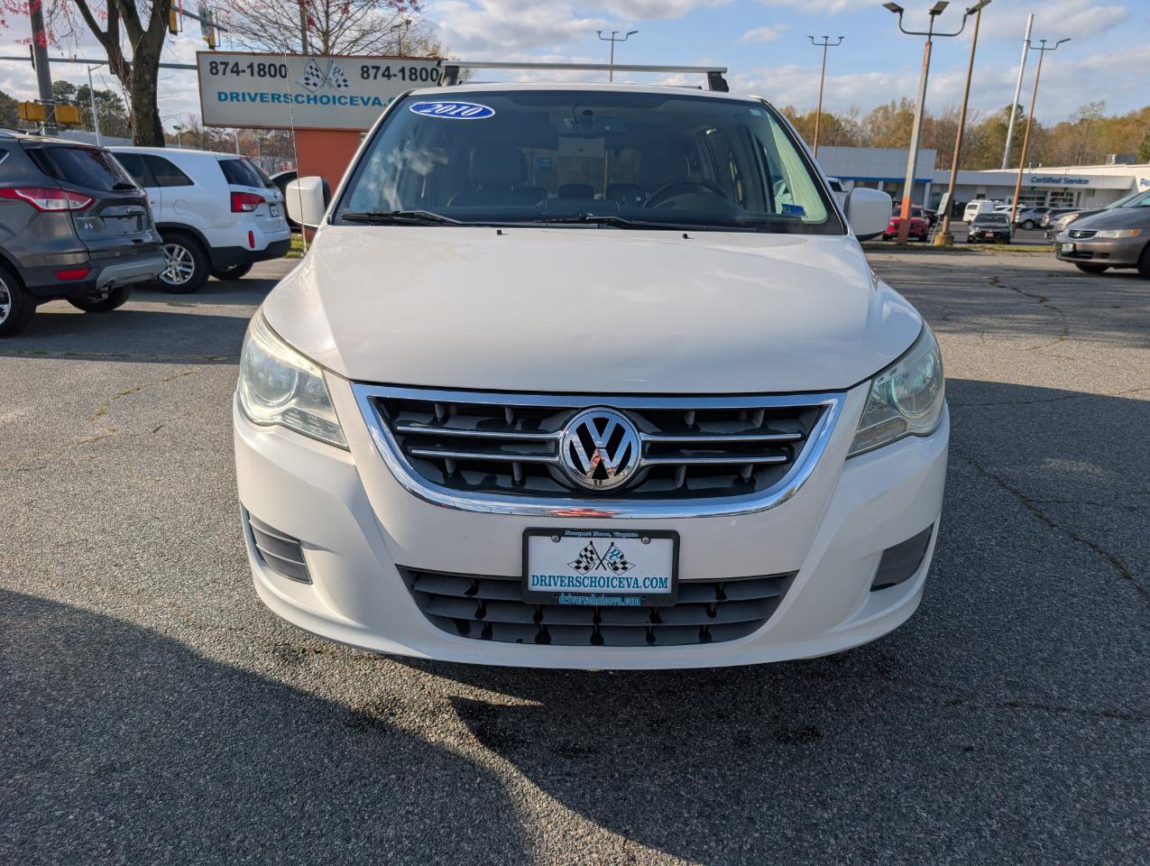 Volkswagen Routan  2010