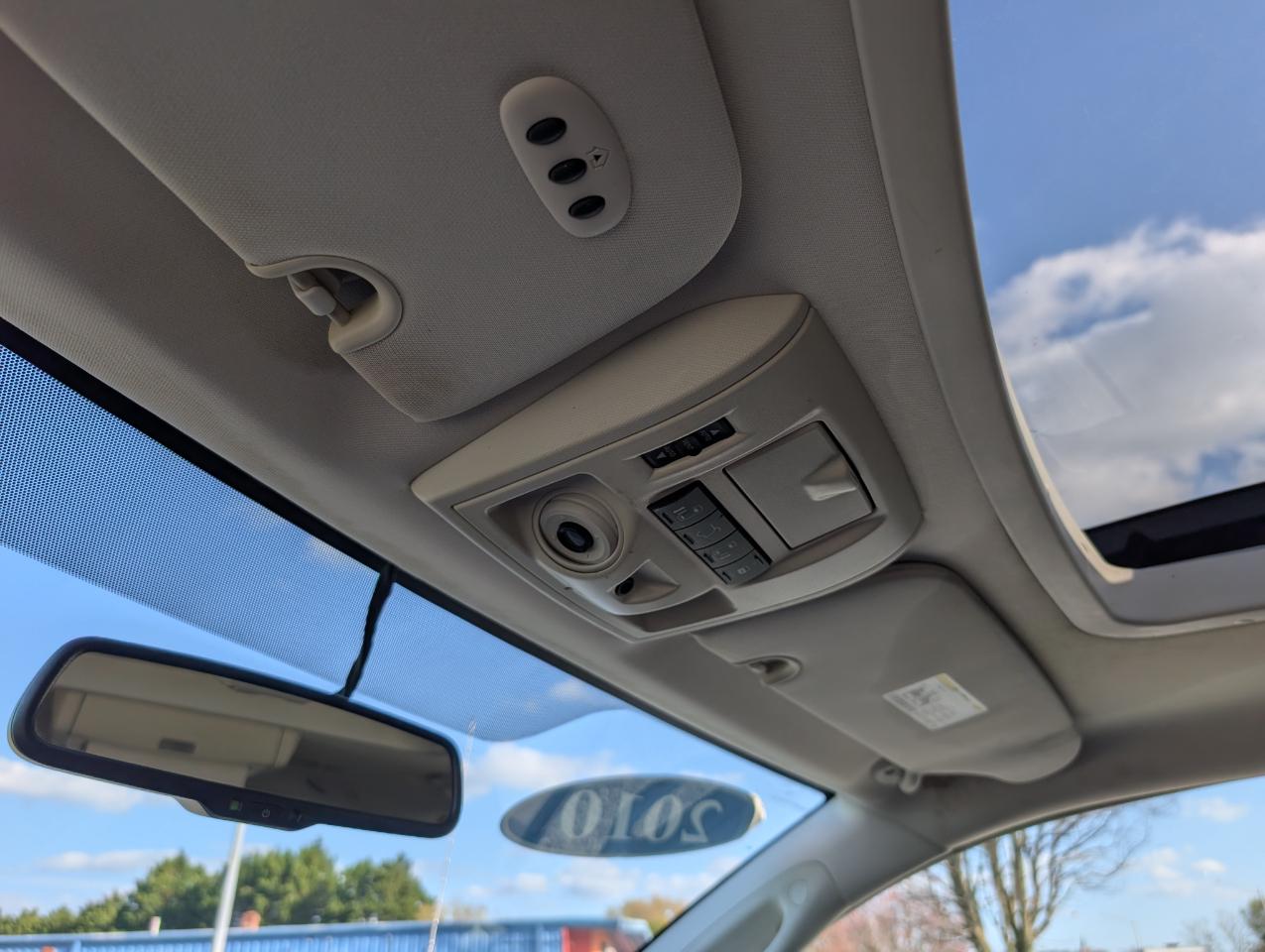 Volkswagen Routan  2010