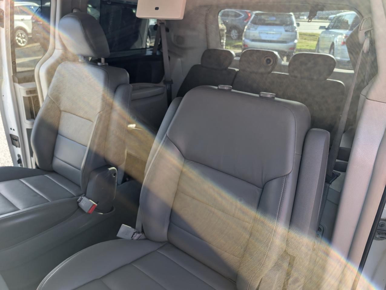 Volkswagen Routan  2010