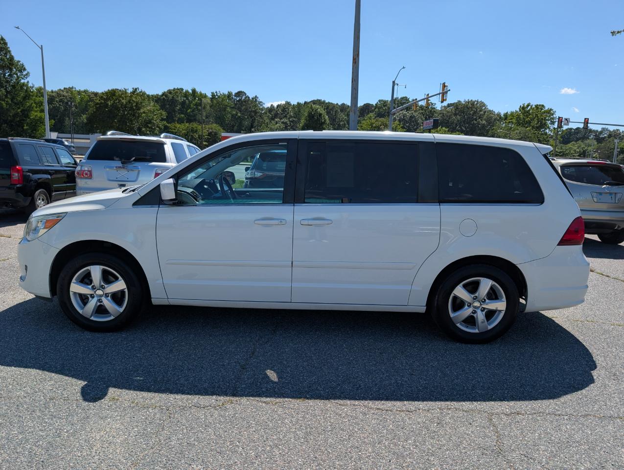 Volkswagen Routan  2010
