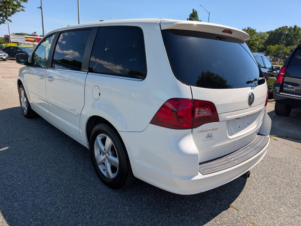 Volkswagen Routan  2010