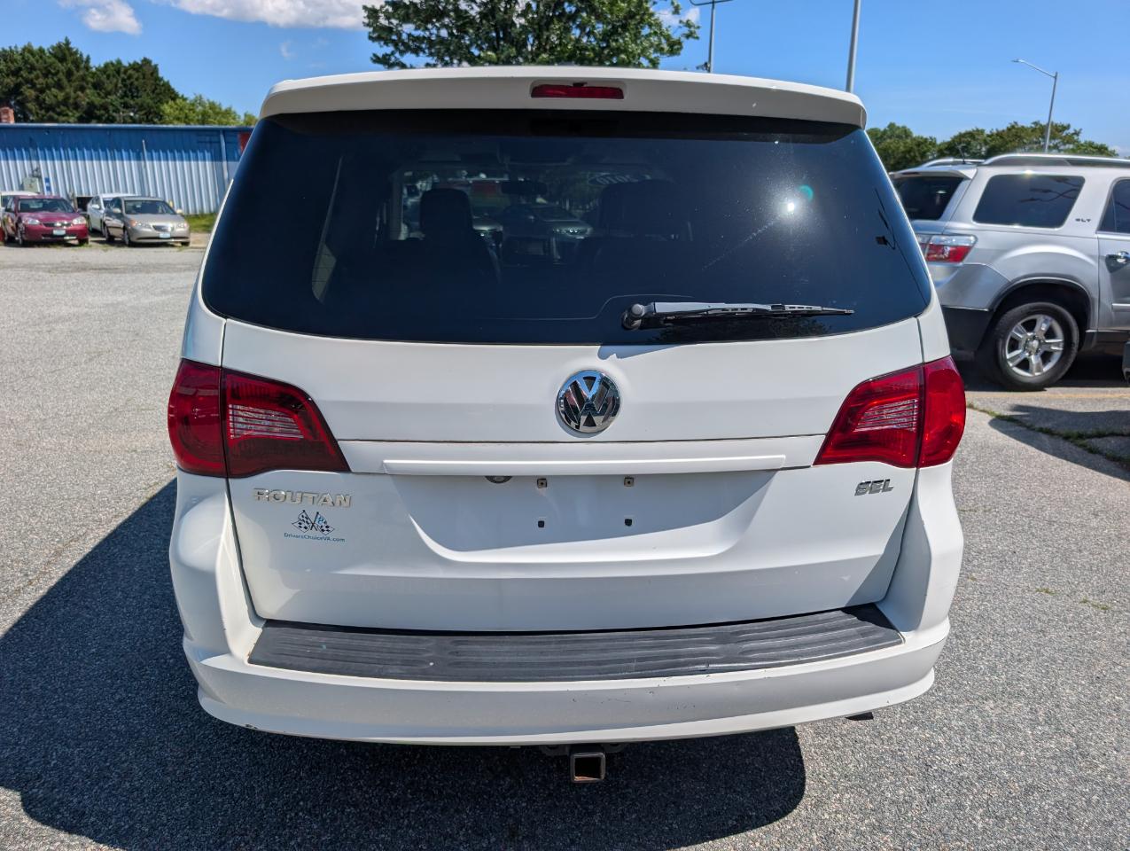 Volkswagen Routan  2010