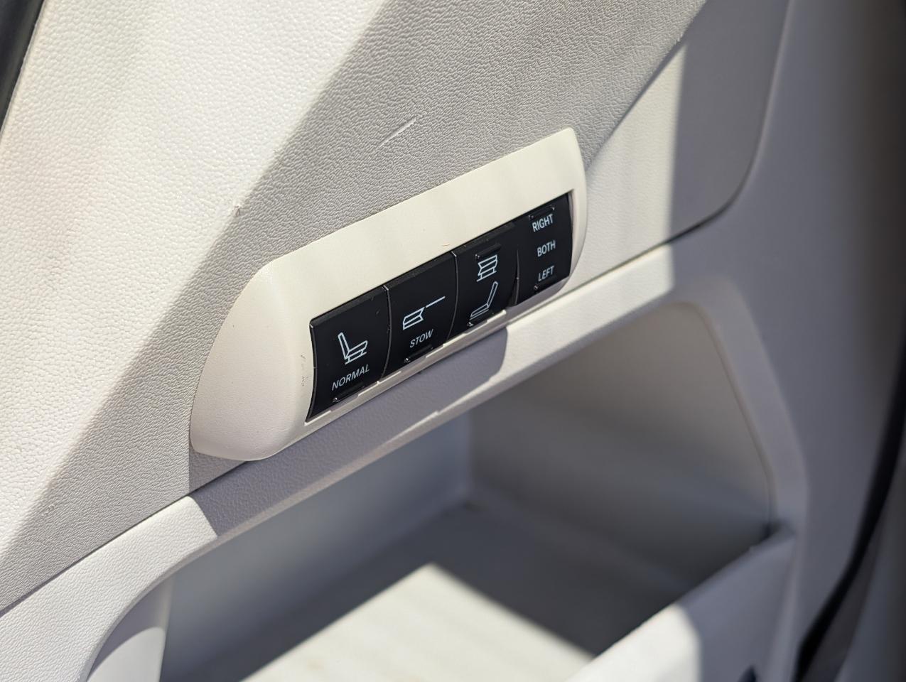 Volkswagen Routan  2010