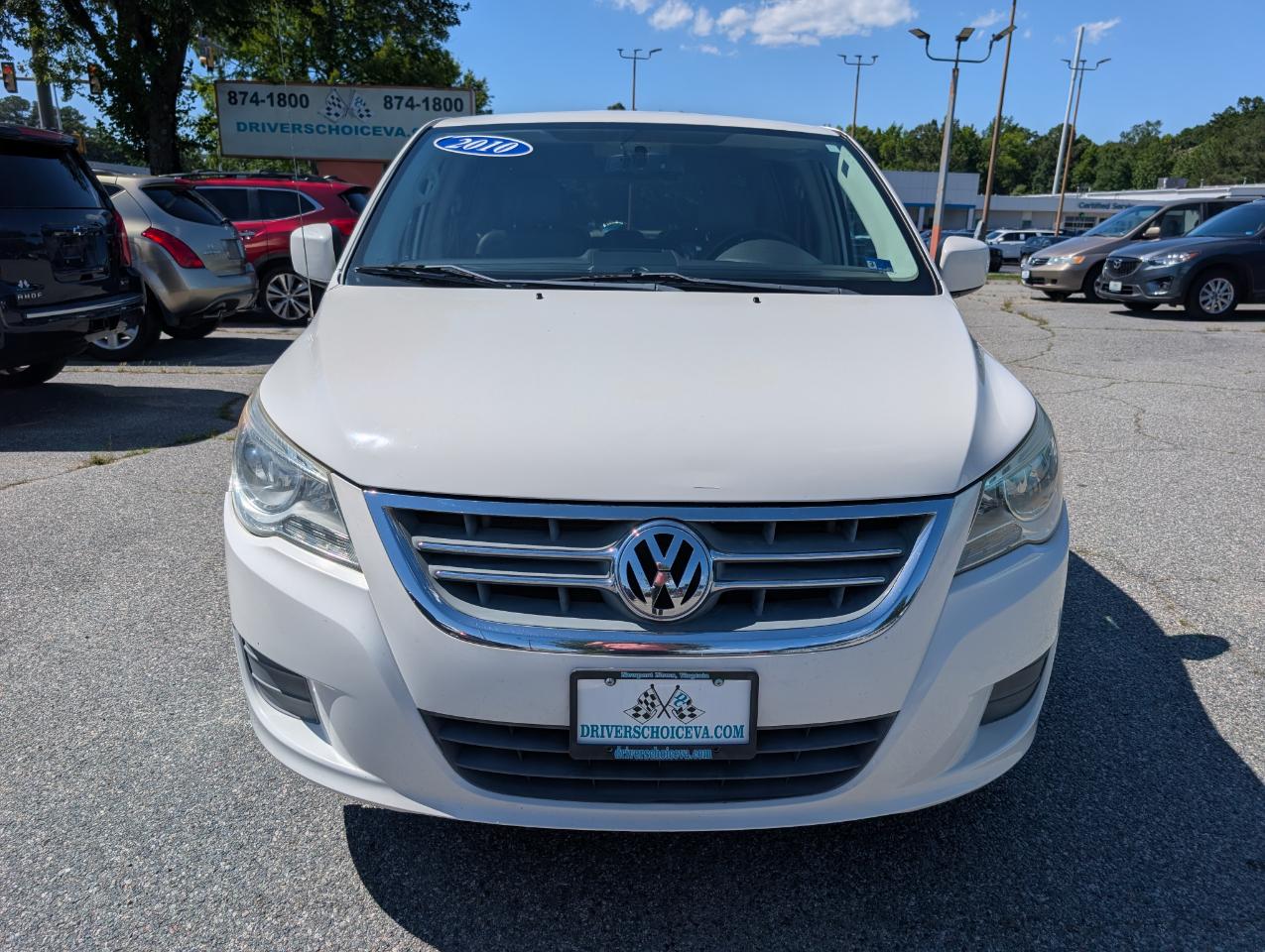Volkswagen Routan  2010