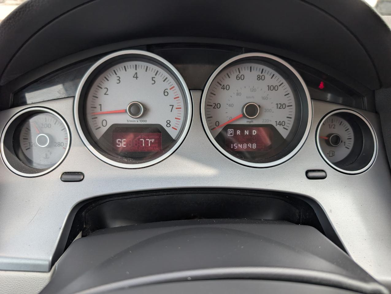 Volkswagen Routan  2010