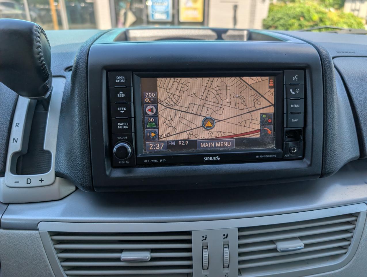 Volkswagen Routan  2010