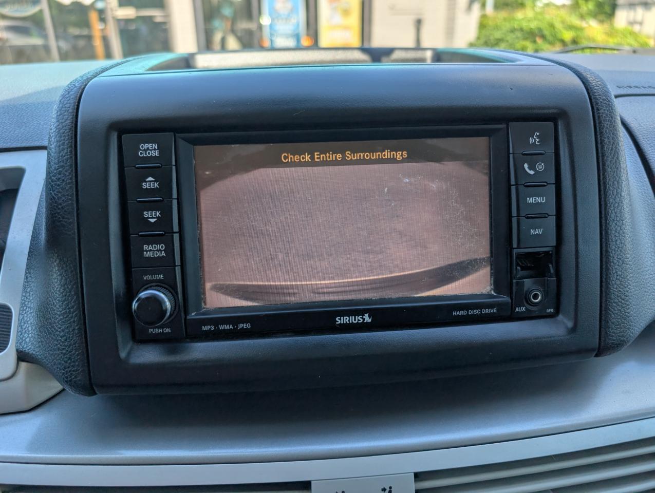 Volkswagen Routan  2010