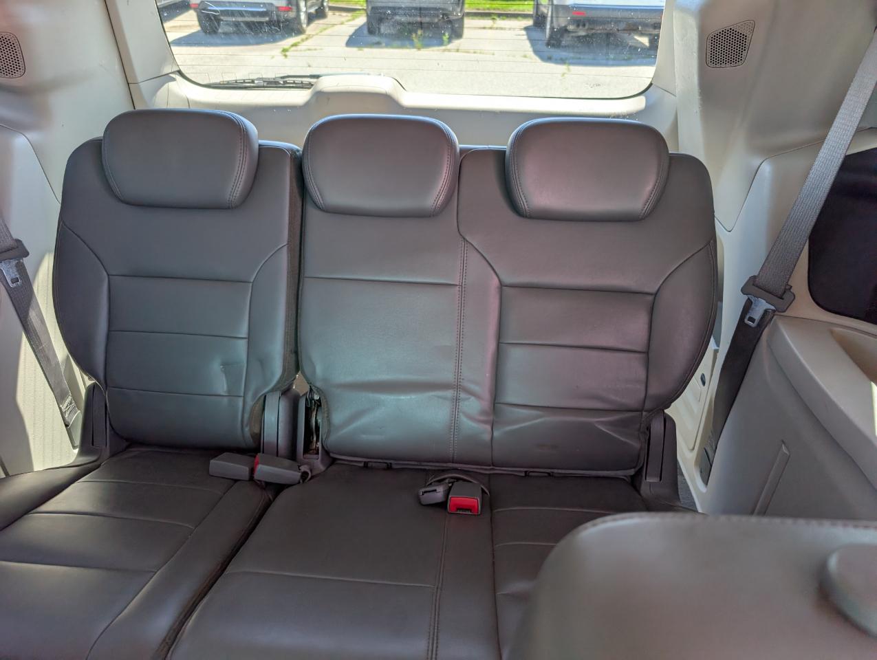 Volkswagen Routan  2010