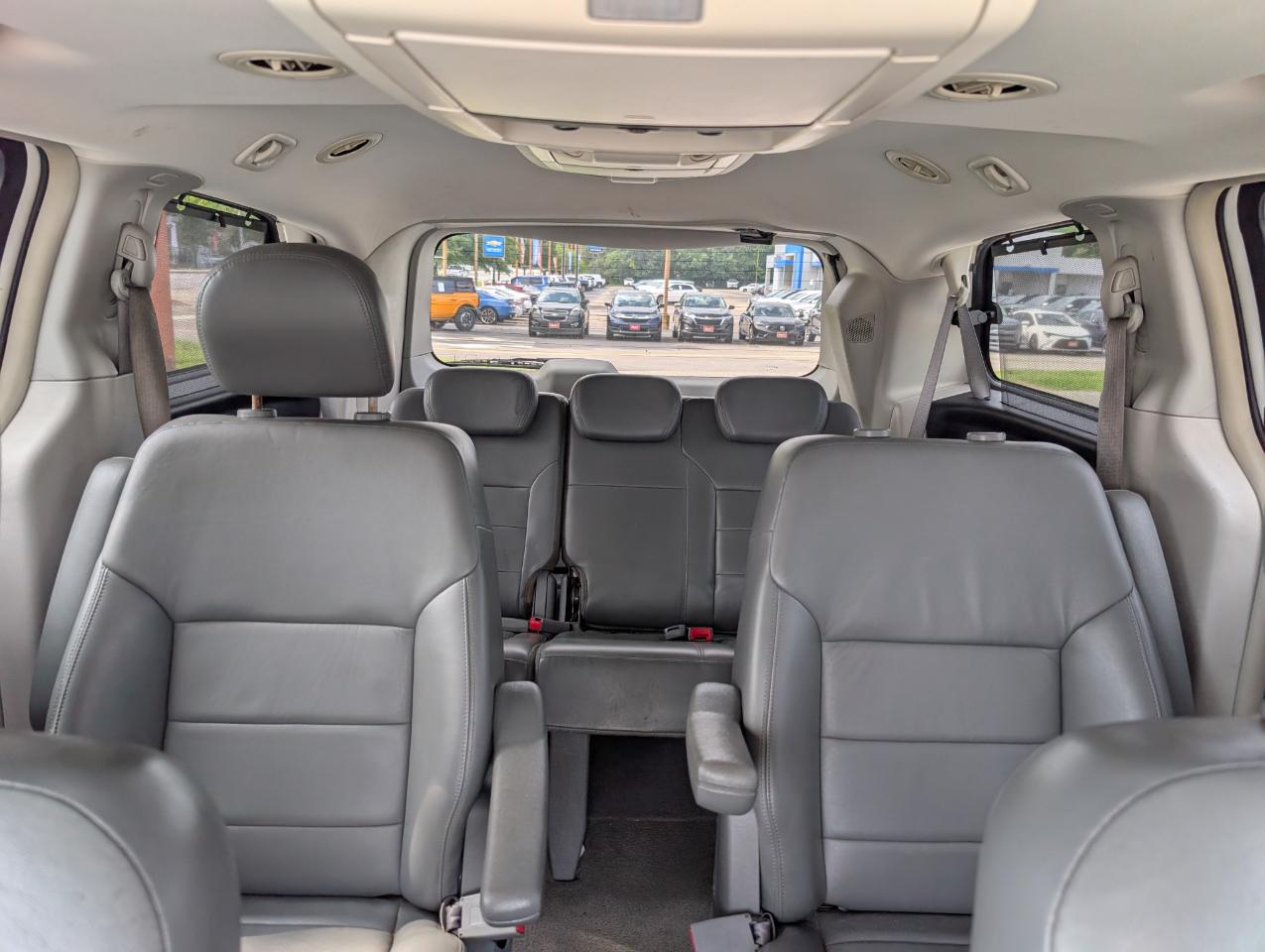 Volkswagen Routan  2010