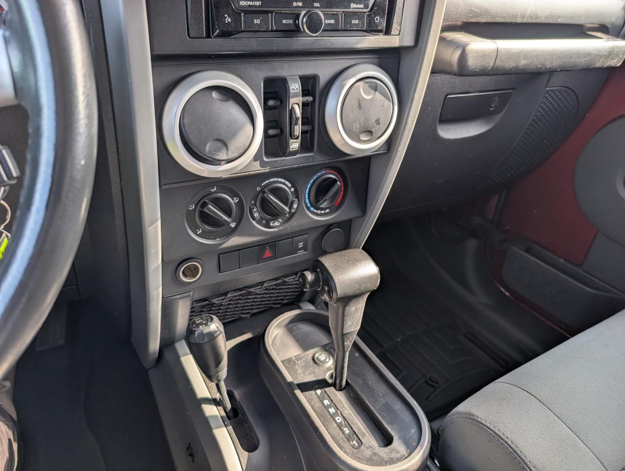 Jeep Wrangler Unlimited 4WD 4dr Sahara 2009