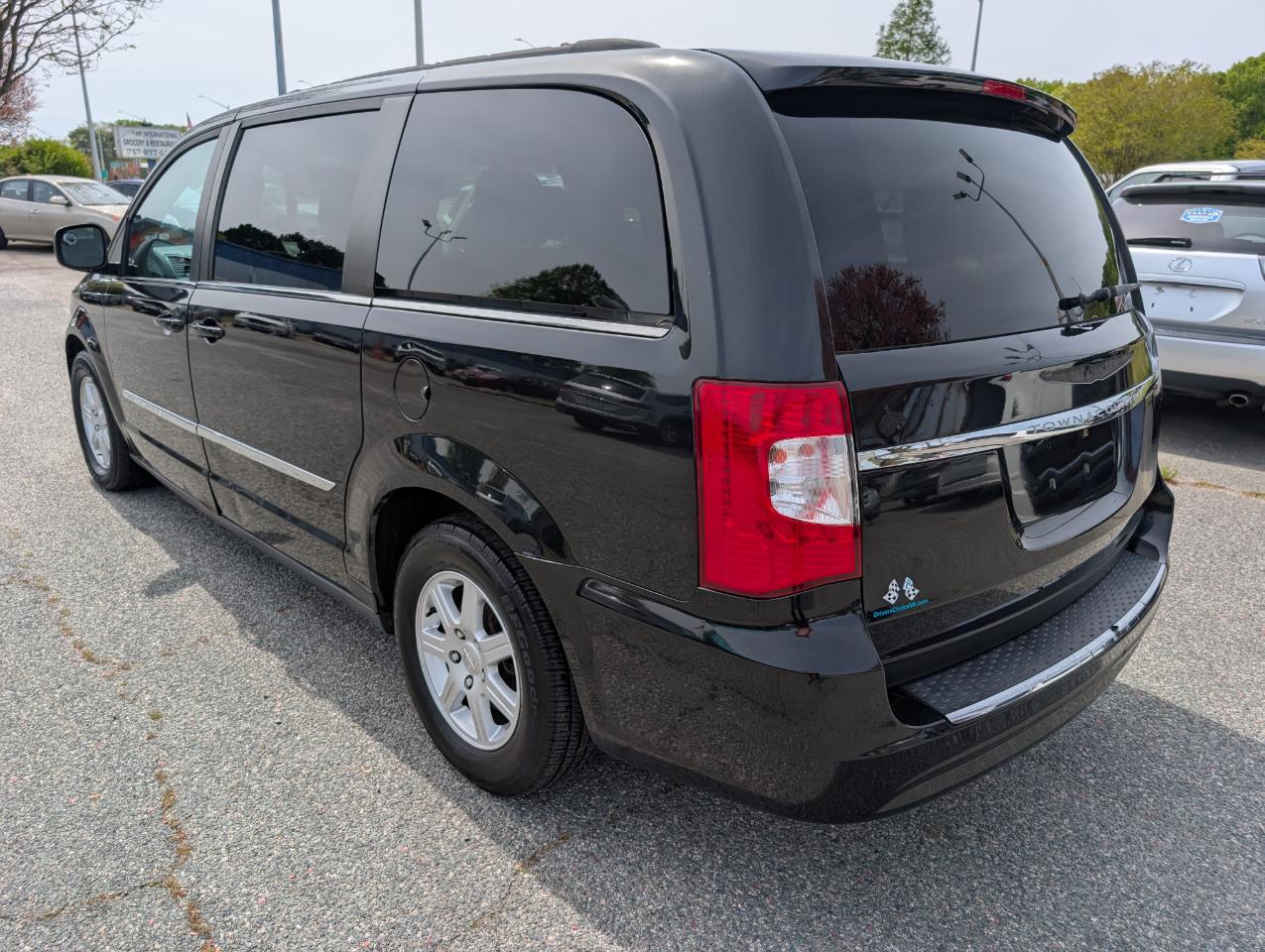 Chrysler Town & Country 4dr Wgn Touring 2012