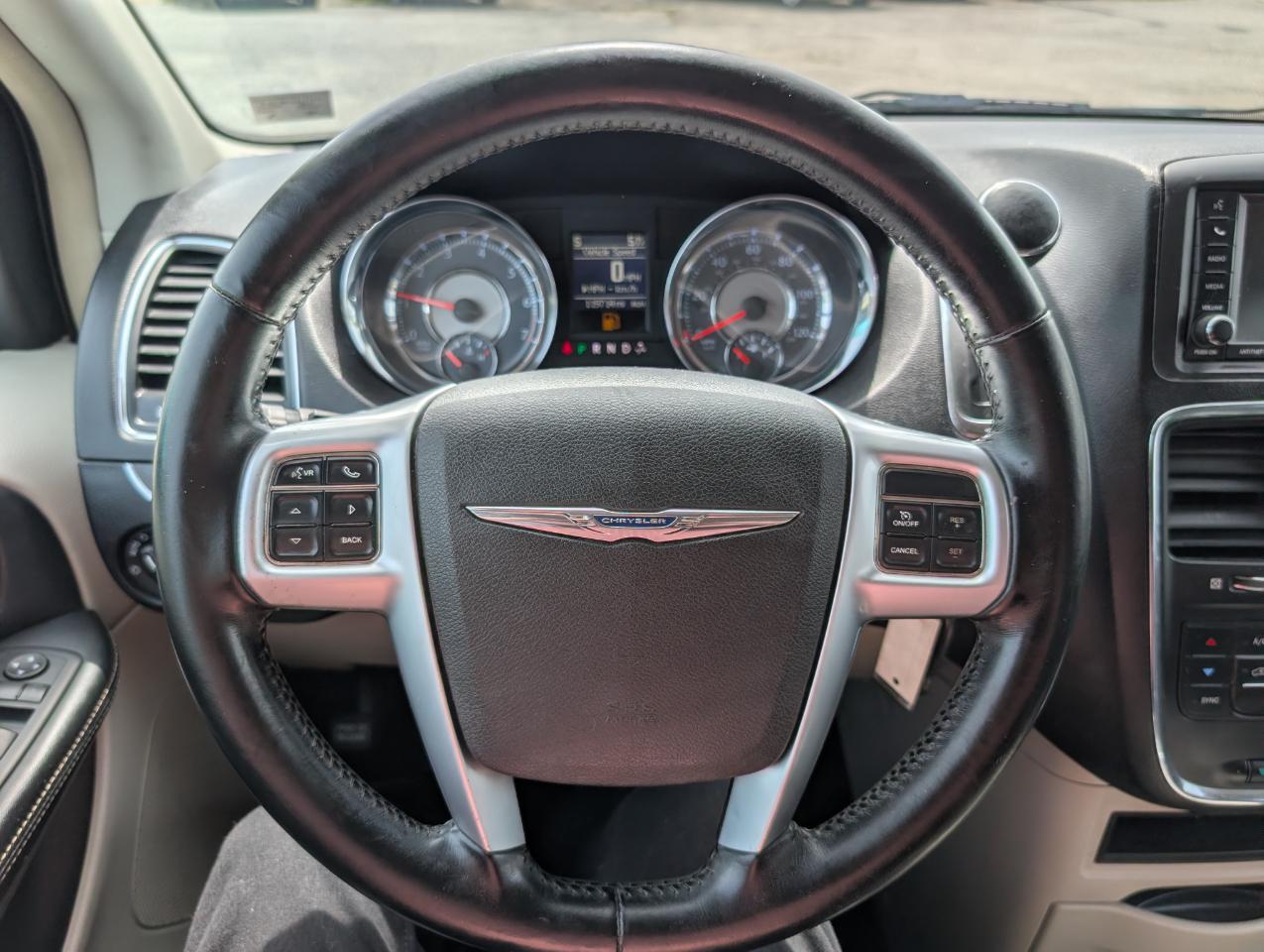 Chrysler Town & Country 4dr Wgn Touring 2012