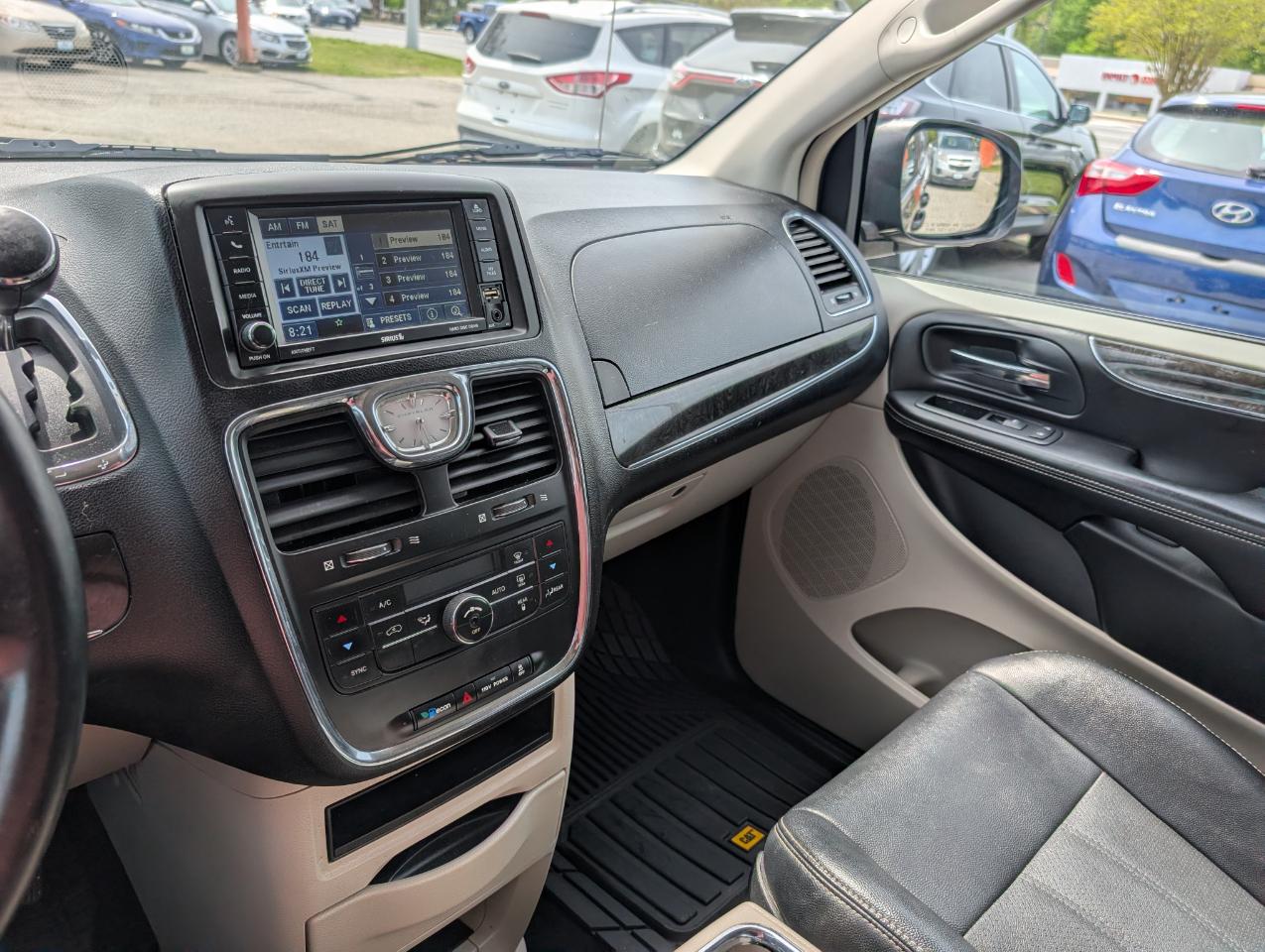 Chrysler Town & Country 4dr Wgn Touring 2012